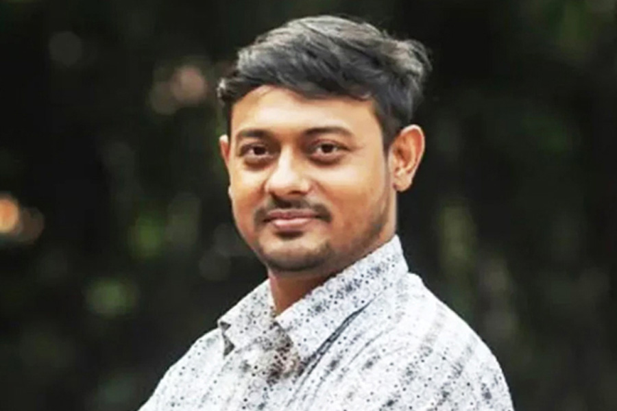 নাসীরুদ্দীন পাটওয়ারীর ওপর ডিম ও ইট-পাটকেল নিক্ষেপ