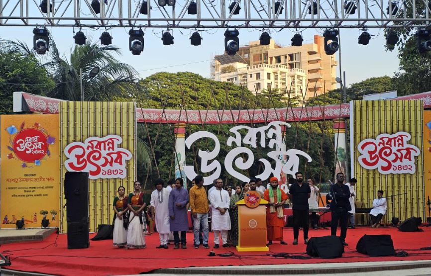 রবীন্দ্র সরোবরে নৃত্য, গান ও কবিতায় নবান্ন উৎসব উদযাপিত