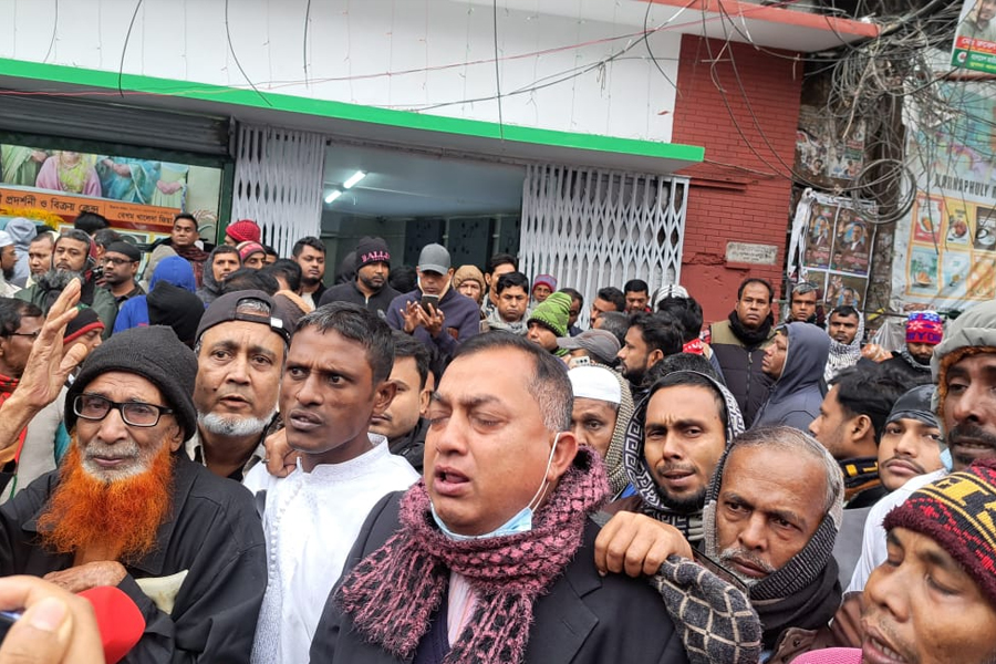 কান্নার রোল চলছে নয়াপল্টনে,  চলছে কোরআন খতম