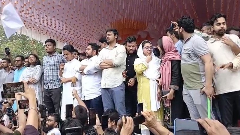 গোপালগঞ্জে সমাবেশের মঞ্চে এনসিপির কেন্দ্রীয় নেতারা