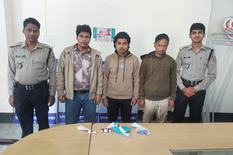 নেত্রকোণায় ১৫’শ পিস ইয়াবাসহ তিন মাদক ব্যবসায়ী আটক