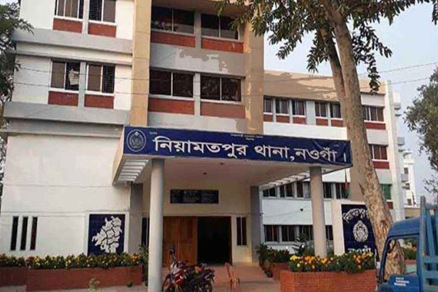 নিয়ামতপুরে একই পরিবারের ৪ জনকে গলা কেটে হত্যা