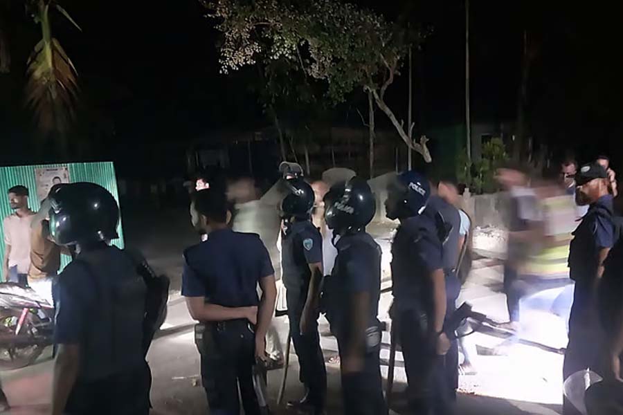 নোয়াখালীতে বিএনপি-আ’লীগ সংঘর্ষে আহত ৬, অগ্নিসংযোগ