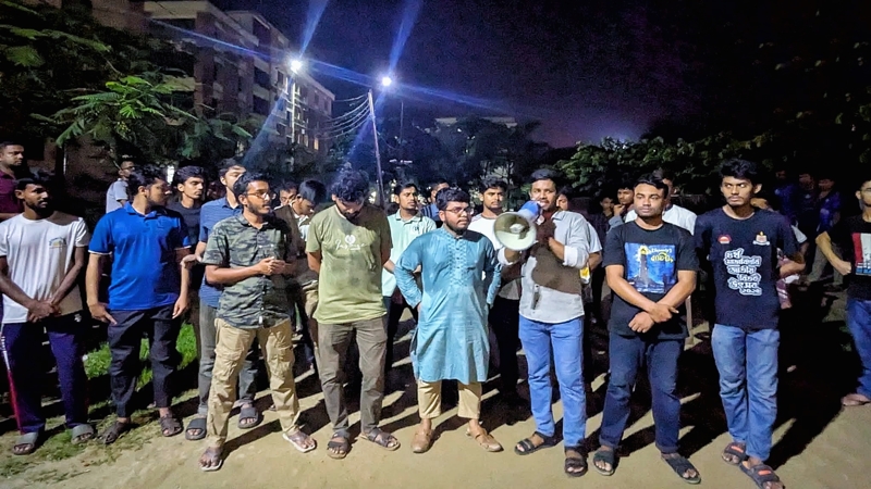 মিডফোর্ডে প্রকাশ্যে হত্যাঃ প্রতিবাদে নজরুল বিশ্ববিদ্যালয়ে তীব্র বিক্ষোভ