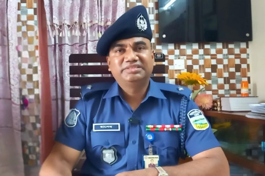 ঘুষ ভাগাভাগিতে সহকর্মীর ‘হক’ আদায়ের নির্দেশ ফাঁস, ওসি প্রত্যাহার