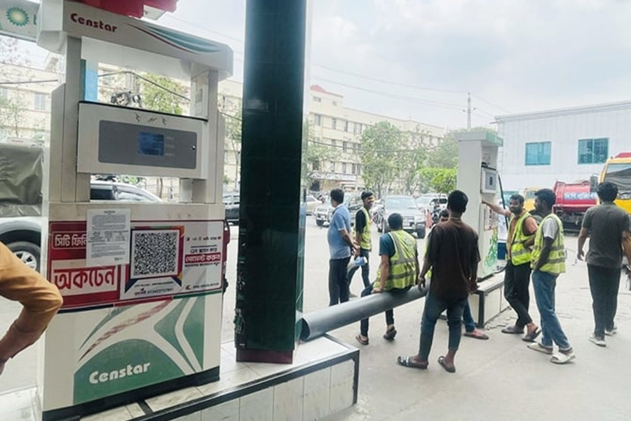 বেশি তেল কিনলে পাম্পে মজুদ ফুরিয়ে যেতে পারে