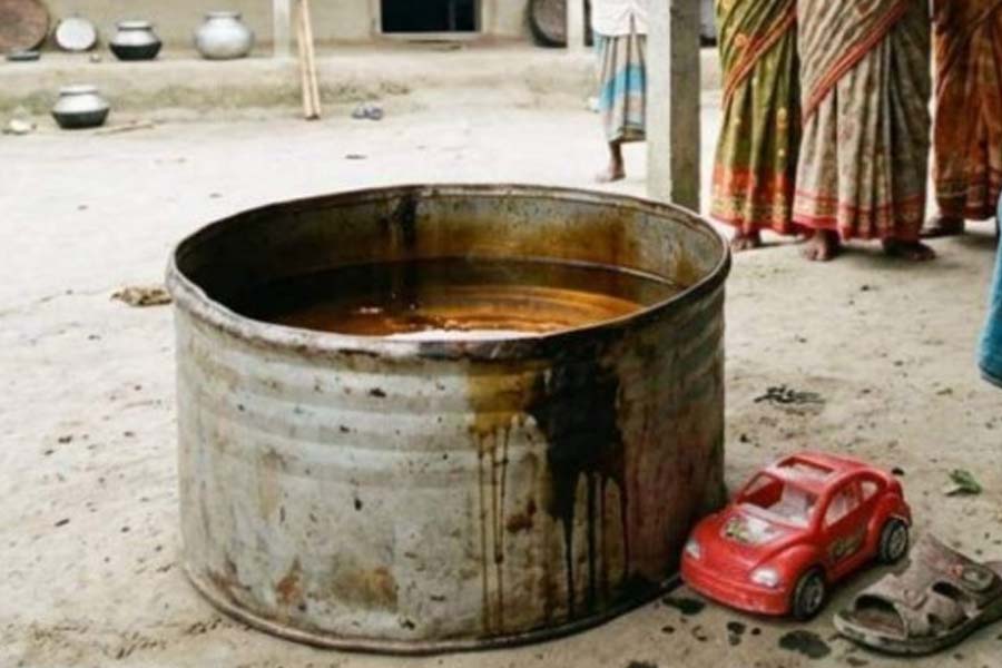 মজুত রাখা ডিজেলে ডুবেই মারা গেল ছেলে