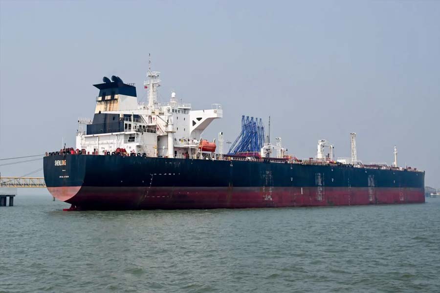 নিষেধাজ্ঞা শিথিল: উন্মুক্ত হচ্ছে ১৭ কোটি ব্যারেল ইরানি তেল