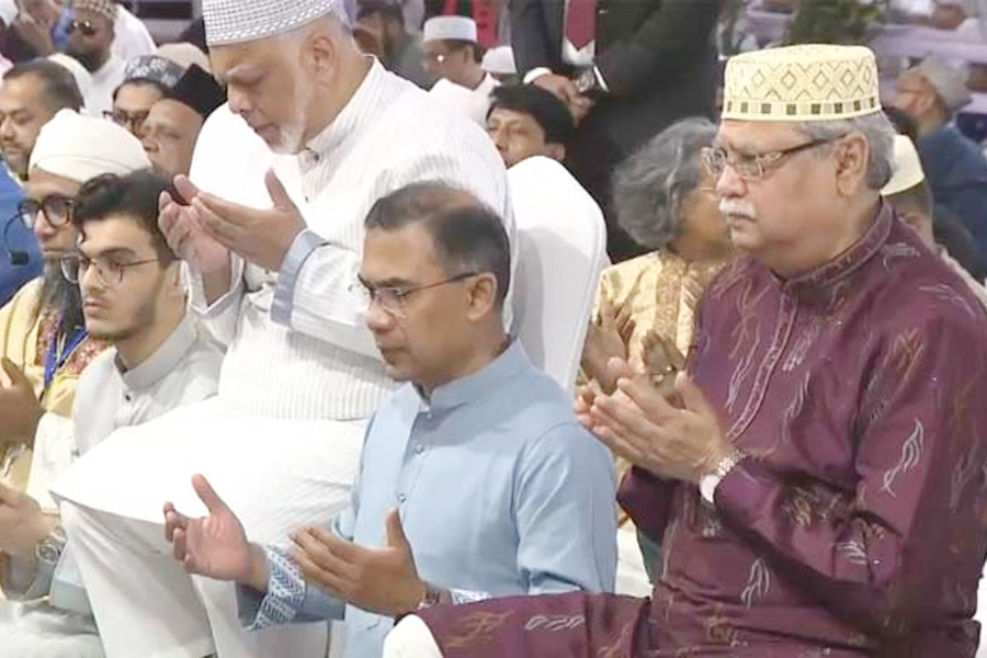 রাষ্ট্রপতি ও প্রধানমন্ত্রীর উপস্থিতিতে প্রধান ঈদ জামাত অনুষ্ঠিত