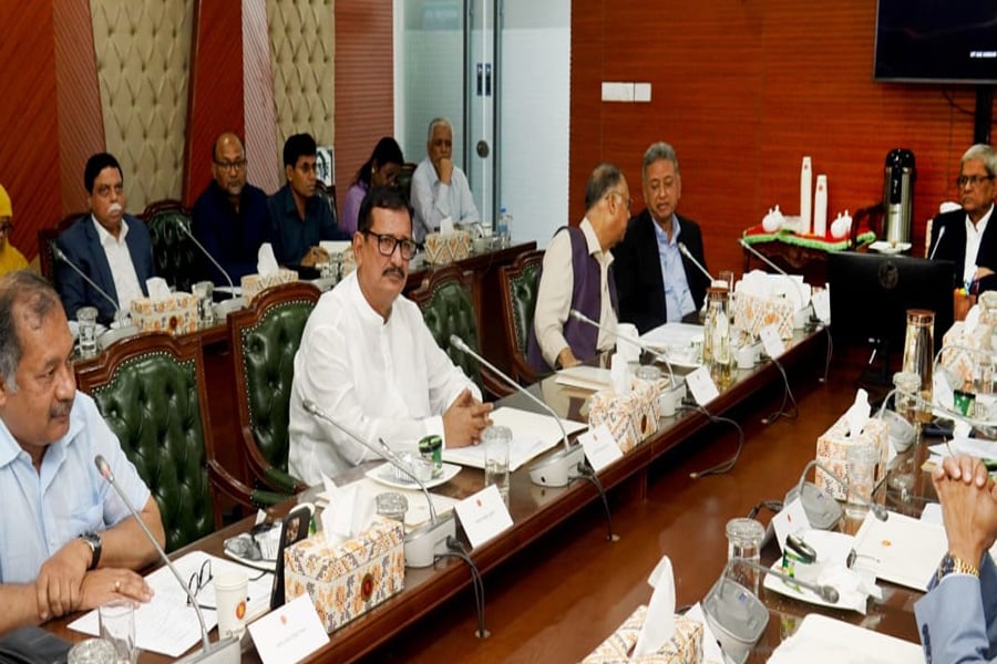 সচিবালয়ে বন্যা পরিস্থিতি নিয়ে আন্তঃমন্ত্রণালয় সভায় সভাপতিত্ব করেন স্থানীয় সরকারমন্ত্রী। ছবি-ভিওডি বাংলা