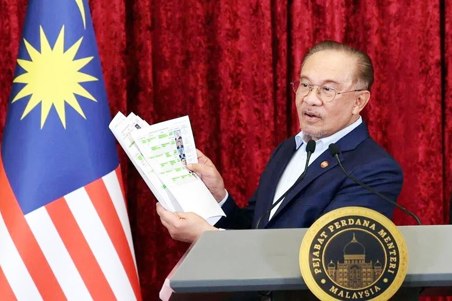 সরকার পতনের ষড়যন্ত্রের অভিযোগ মালয়েশিয়ার প্রধানমন্ত্রীর