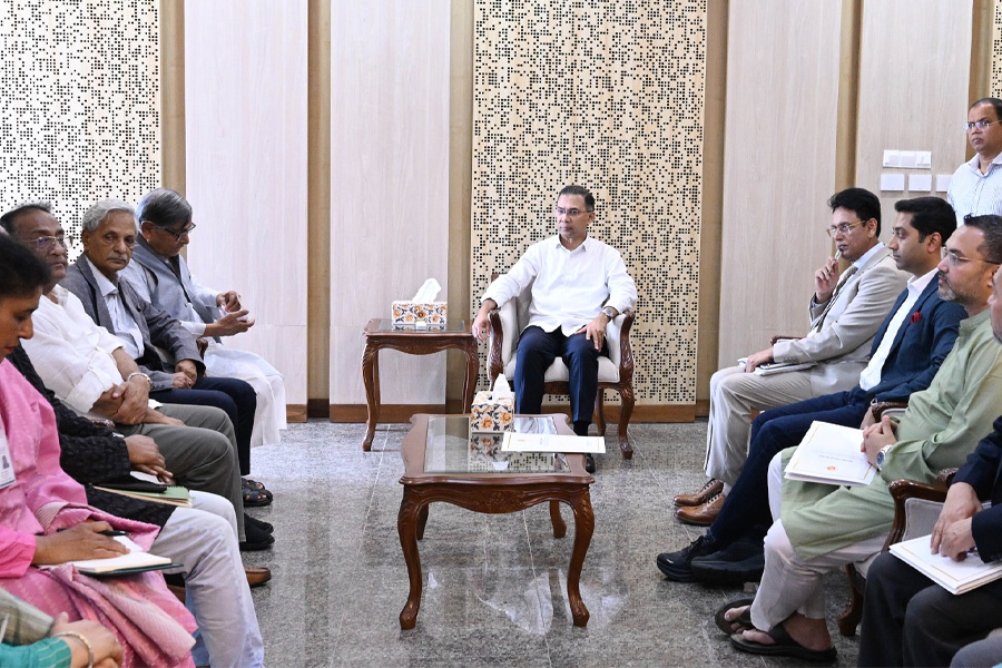 প্রধানমন্ত্রীর সঙ্গে বিশ্বসাহিত্য কেন্দ্রের আবদুল্লাহ আবু সায়ীদের বৈঠক