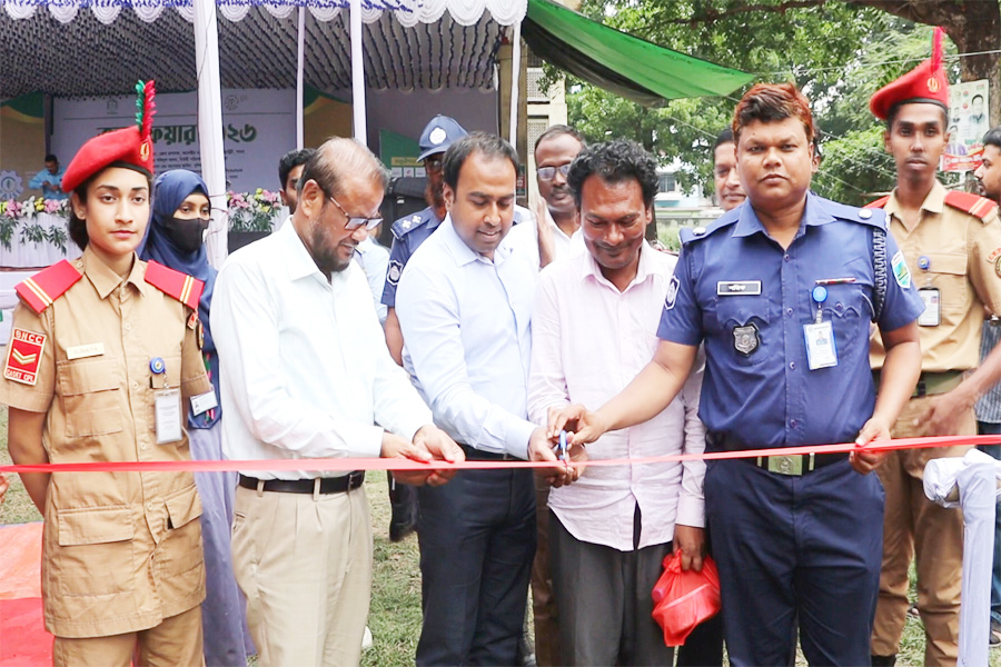 পাবনায় উৎসবমুখর পরিবেশে ‘‌জব ফেয়ার’ অনুষ্ঠিত