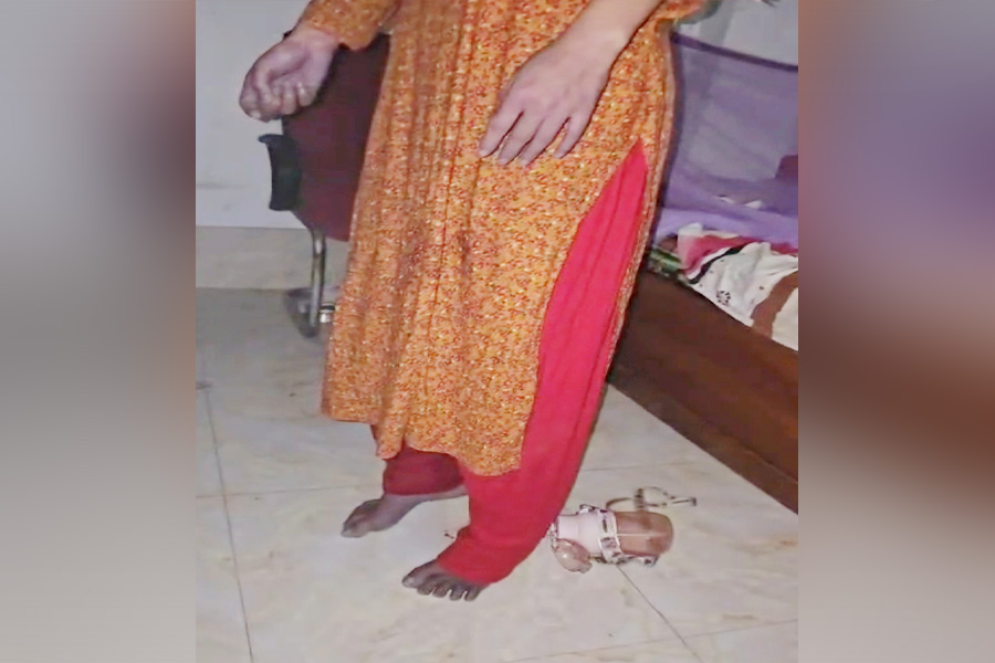 পাবনায় গৃহবধূর ঝুলন্ত মরদেহ উদ্ধার