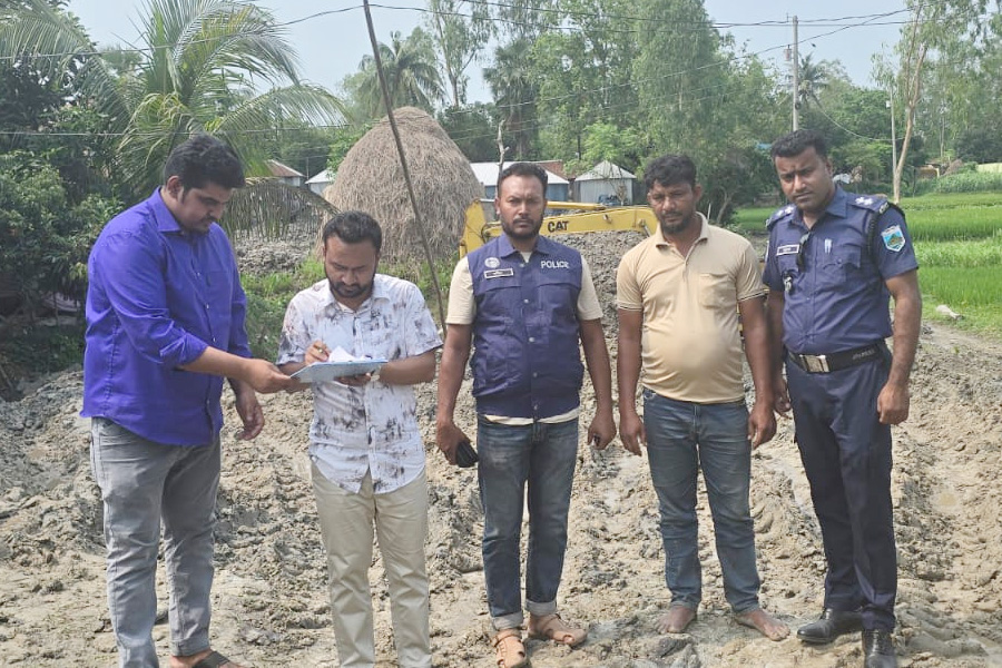 ভাঙ্গুড়ায় অবৈধভাবে মাটি কাটার দায়ে যুবককে পঞ্চাশ হাজার টাকা অর্থদন্ড