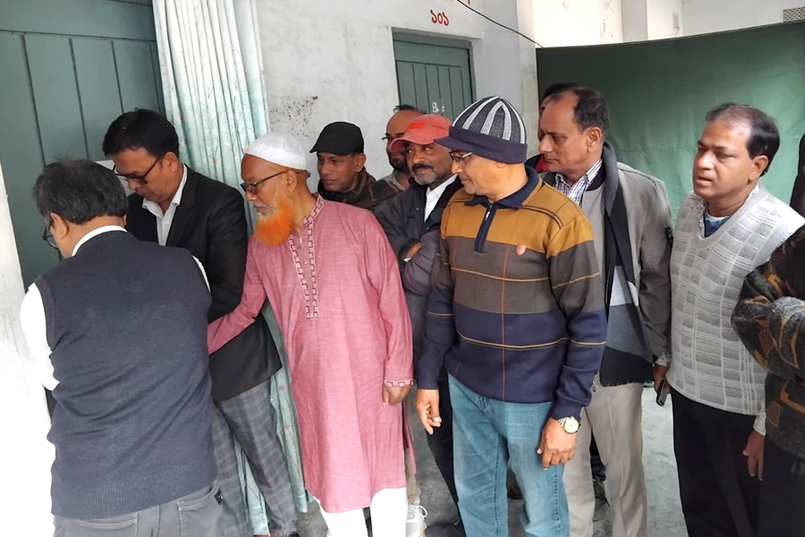 চাটমোহর মহিলা কলেজে অধ্যক্ষের কক্ষে তালা ঝোলালেন শিক্ষকরা