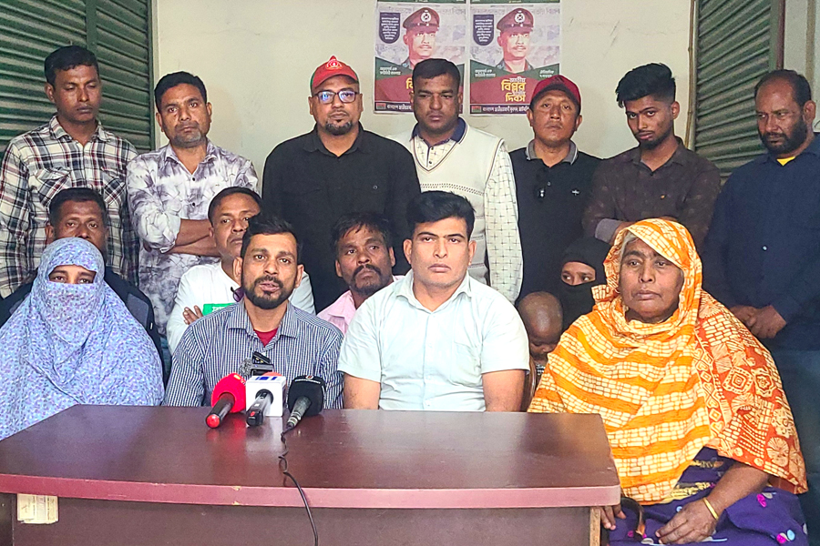 গ্রিসে পাঠানোর নামে ইরানে আটকে রেখে ৯ যুবককে নির্যাতন