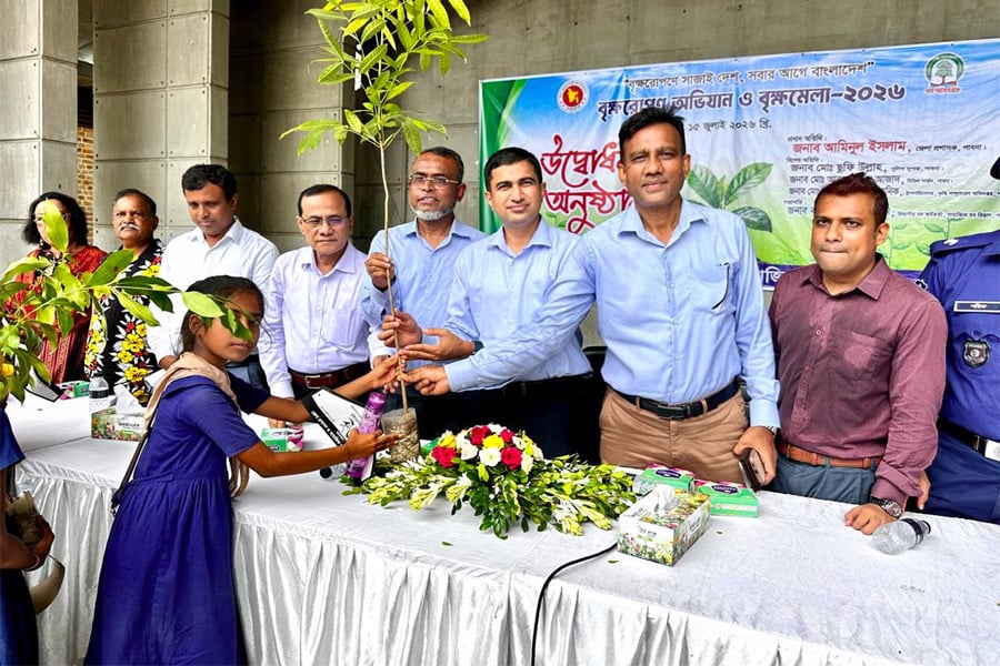 বৃক্ষরোপণ অভিযান ও বৃক্ষমেলা উদ্বোধন উপলক্ষ্যে বের করা হয় বর্ণাঢ্য র‌্যালী। ছবি: ভিওডি বাংলা