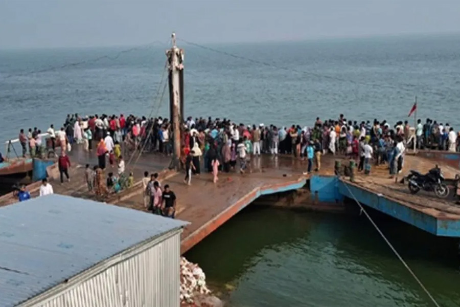 পদ্মায় বাসডুবি: ২৪ জনের মরদেহ উদ্ধার