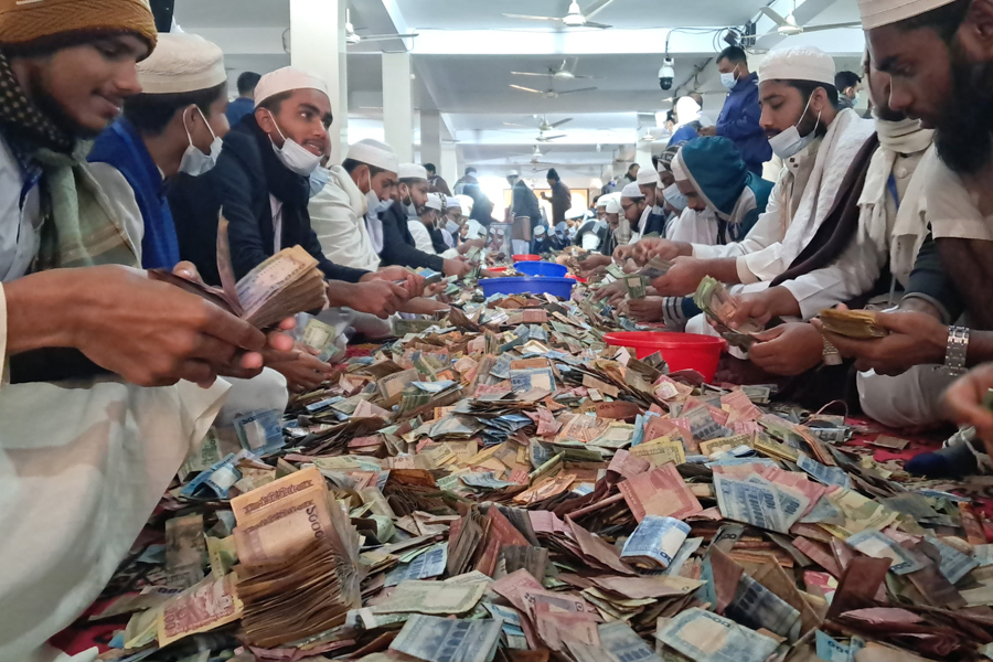 দুপুর পর্যন্ত মিলল ৮ কোটি ২৩ লাখ টাকা, গণনা চলছে