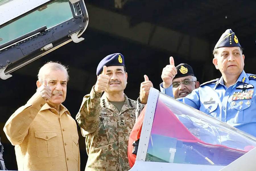 পাকিস্তানে প্রেসিডেন্ট ও সেনাপ্রধানকে আজীবন দায়মুক্তি