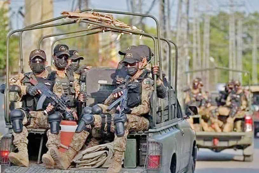 পাকিস্তানে ২ ব্যাংক লুট ও পুলিশ স্টেশনে হামলা, নিহত ১২