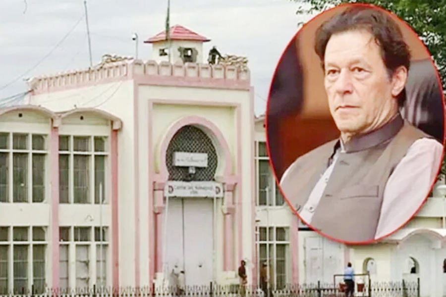 কারাবন্দি ইমরান খানের দৃষ্টিশক্তির ৮৫ শতাংশ ক্ষতি