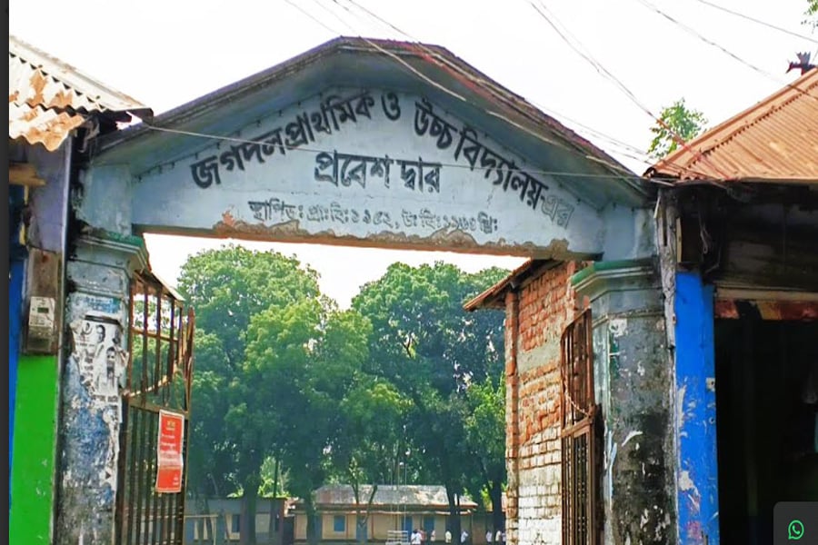 পাঠদান বন্ধ রেখে মানববন্ধন করানোর অভিযোগ শিক্ষকের বিরুদ্ধে