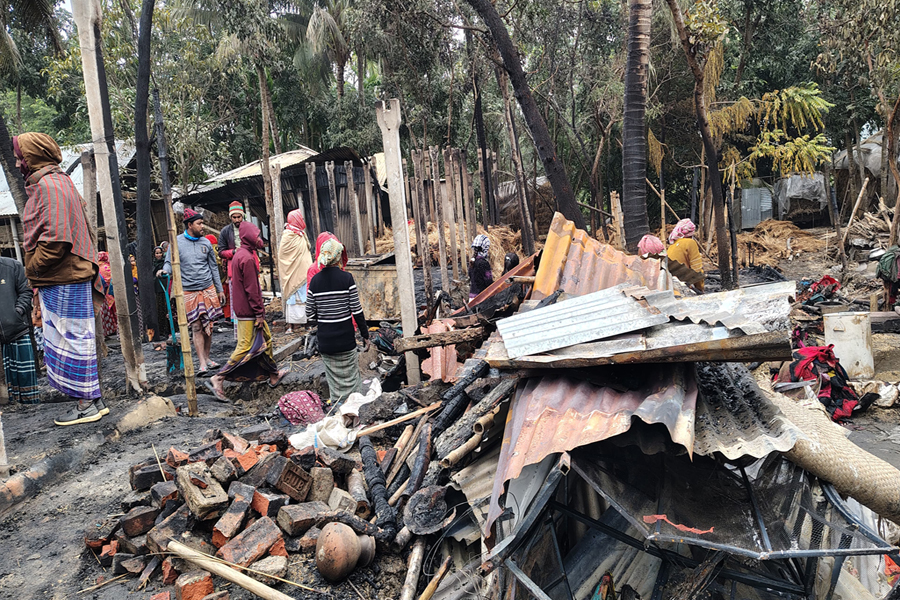 পাংশায় অগ্নিকাণ্ডে বসতঘর পুড়ে ছাই, ক্ষতিগ্রস্থ ৪ পরিবার