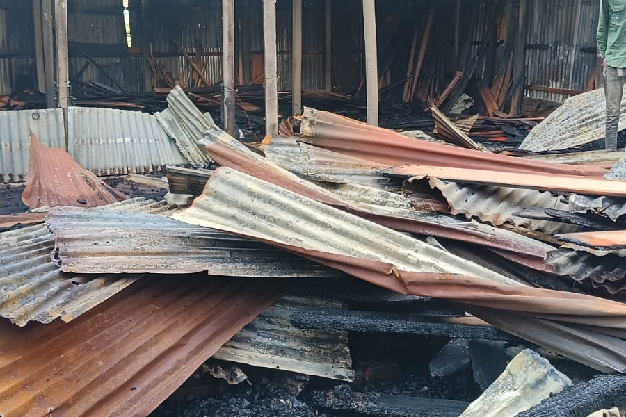 পাংশায় অগ্নিকাণ্ডে ব্যবসা প্রতিষ্ঠান ও বসতঘর ভস্মীভূত