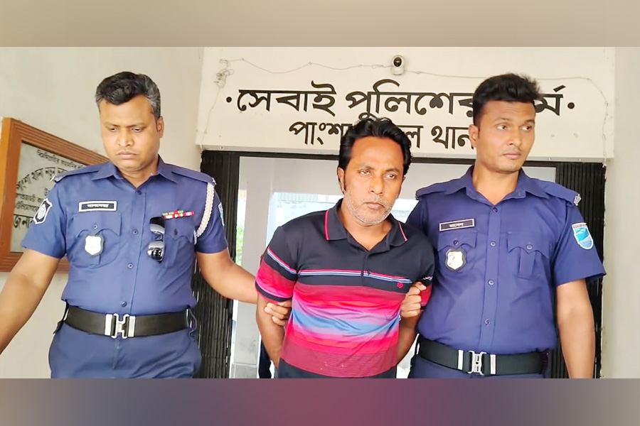 নারীকে তুলে নিয়ে চলন্ত মাইক্রোবাসে ধর্ষণ