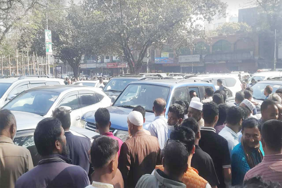 সংসদ ভবনে ঢুকতে শুরু করেছেন বিএনপির নবনির্বাচিত এমপিরা