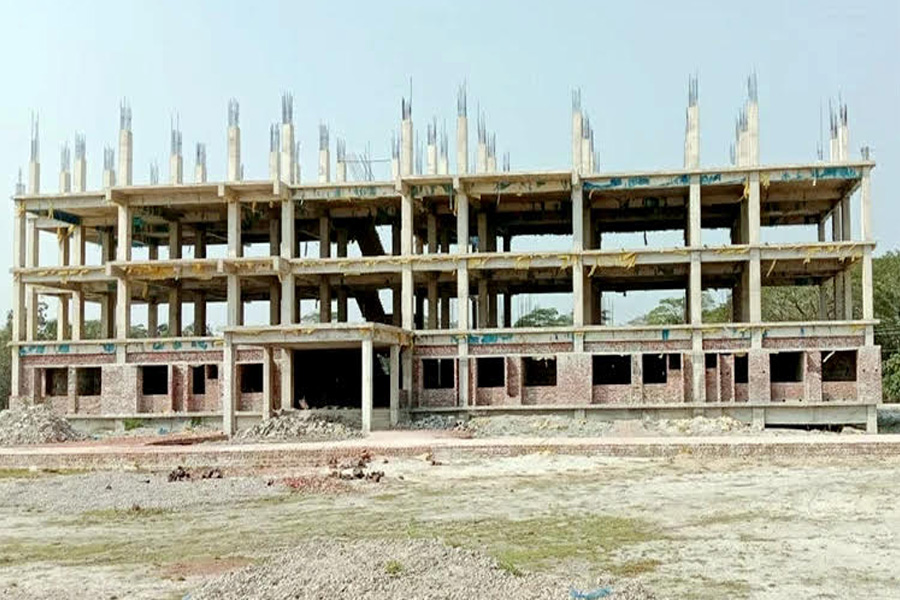 রাঙ্গাবালীর ৫০ শয্যা স্বাস্থ্য কমপ্লেক্সের কাজ বন্ধ দেড় বছর