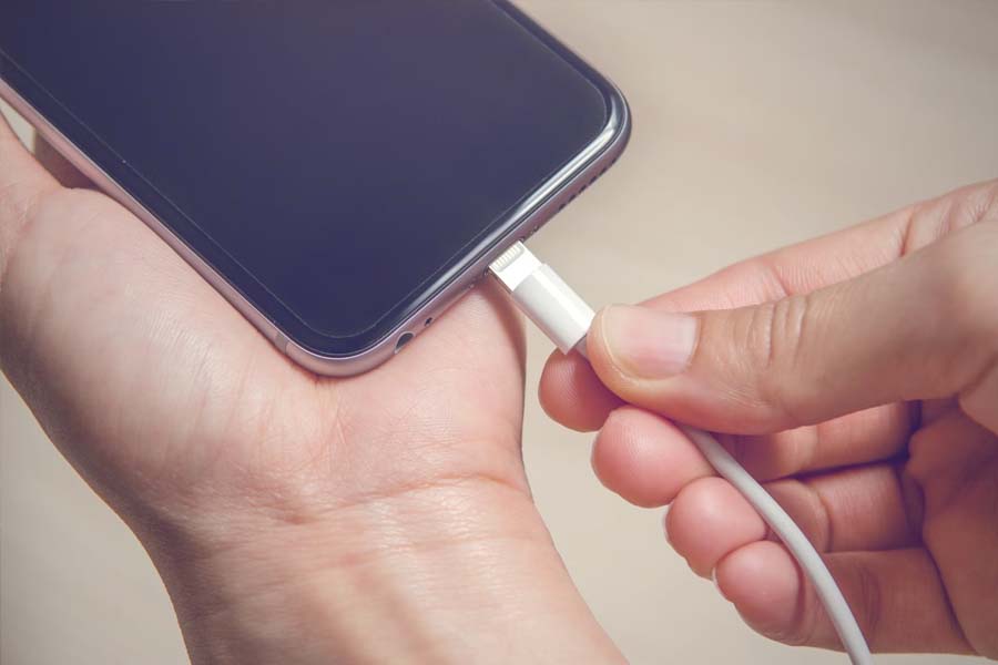 দ্রুত চার্জিং: সময় বাঁচায়, নাকি ব্যাটারির ক্ষতি বাড়ায়?