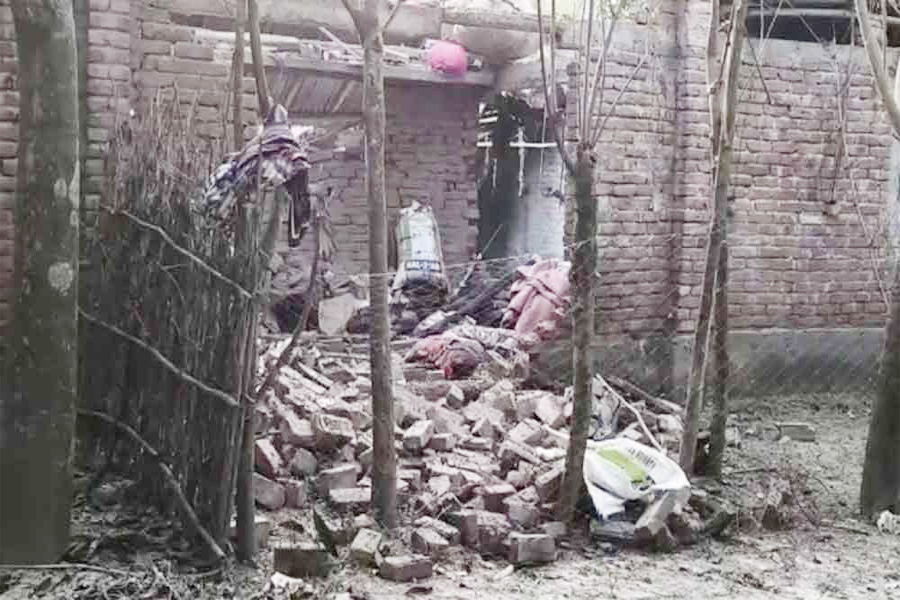 বোমা বানানোর সময় বিস্ফোরণ, প্রাণ গেল দুই জনের