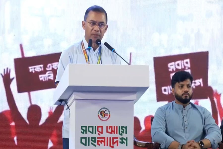 আগারগাঁওয়ের বাংলাদেশ-চীন মৈত্রী সম্মেলন কেন্দ্রে জুলাই গণ-অভ্যুত্থানের শহীদদের স্মরণে বক্তব্য দেন প্রধানমন্ত্রী। ছবি: সংগৃহীত