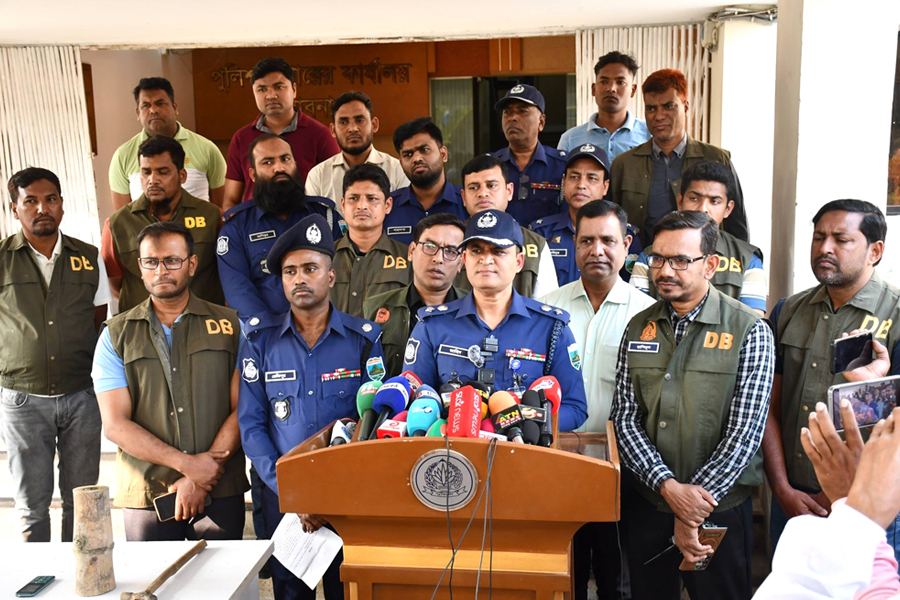 কু-প্রস্তাবে রাজী না হওয়ায় জামিলাকে, বাধা দেয়ায় দাদিকে হত্যা