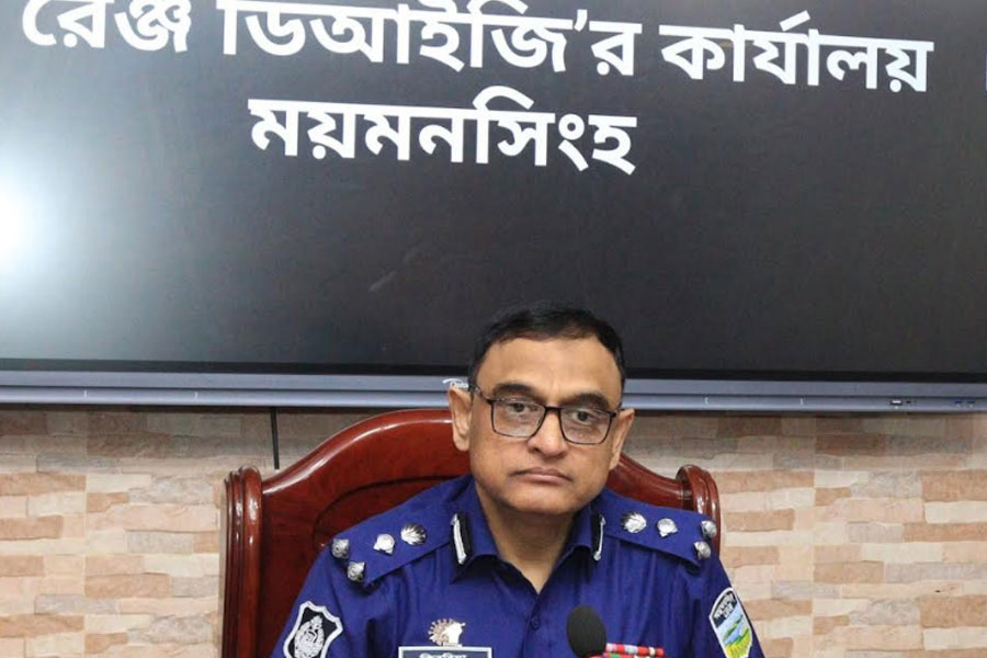 পুলিশের গায়ে হাত দিলে ছাড় নয় : ডিআইজি