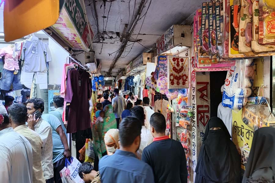 ঈদের কেনাকাটা: পঞ্চগড়ে বাজারে উৎসবের আমেজ