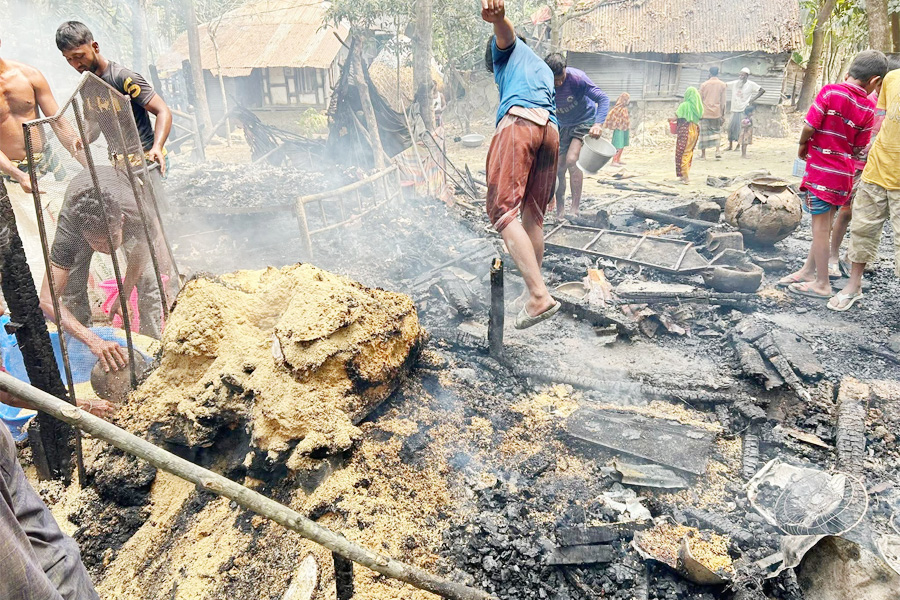 রাঙ্গাবালীতে বৈদ্যুতিক শর্ট সার্কিটে আগুনে পুড়ে ছাই বসতঘর