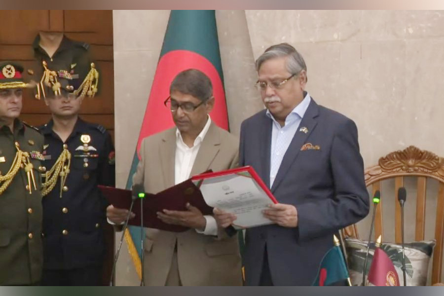 মন্ত্রী হলেন আহমদ আজম খান, শপথ পাঠ করালেন রাষ্ট্রপতি