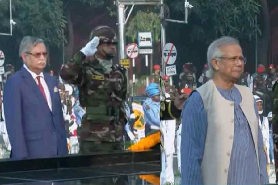 শিখা অনির্বাণে রাষ্ট্রপতি ও প্রধান উপদেষ্টার শ্রদ্ধা নিবেদন