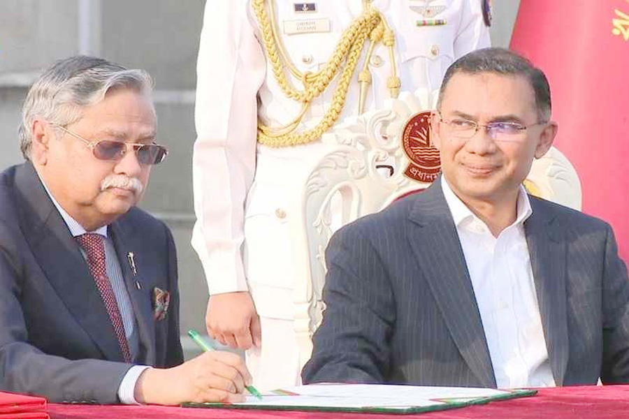 ৩ সরকারের শপথ পড়িয়ে ইতিহাস গড়লেন রাষ্ট্রপতি সাহাবুদ্দিন