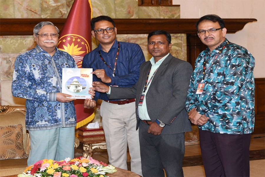 বঙ্গভবনে ল’ রিপোর্টার্স ফোরামের প্রতিনিধিদলের সঙ্গে সৌজন্য সাক্ষাৎ করেন রাষ্ট্রপতি মো. সাহাবুদ্দিন। ছবি: ভিওডি বাংলা