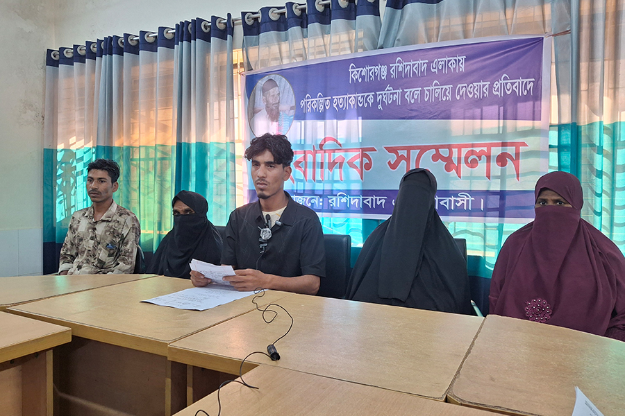 হত্যাকাণ্ডকে দুর্ঘটনা বলে চালিয়ে দেওয়ার প্রতিবাদে সংবাদ সম্মেলন