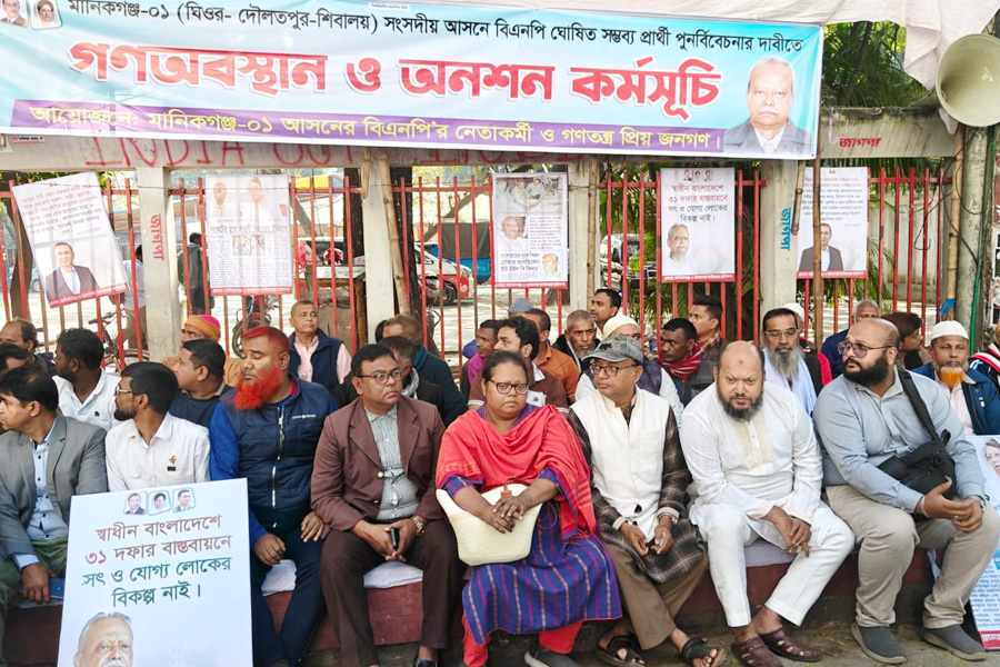 বিএনপির মনোনয়ন পুনর্বিবেচনার দাবিতে অনশন