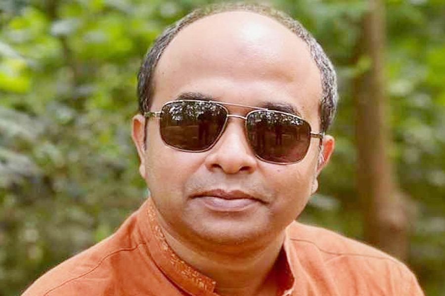 যুক্তরাজ্যের প্রেস মিনিস্টার পদ ছাড়লেন আকবর হোসেন