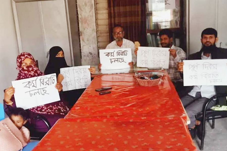 শাটডাউন: প্রাথমিক শিক্ষকদের আন্দোলন শুরু