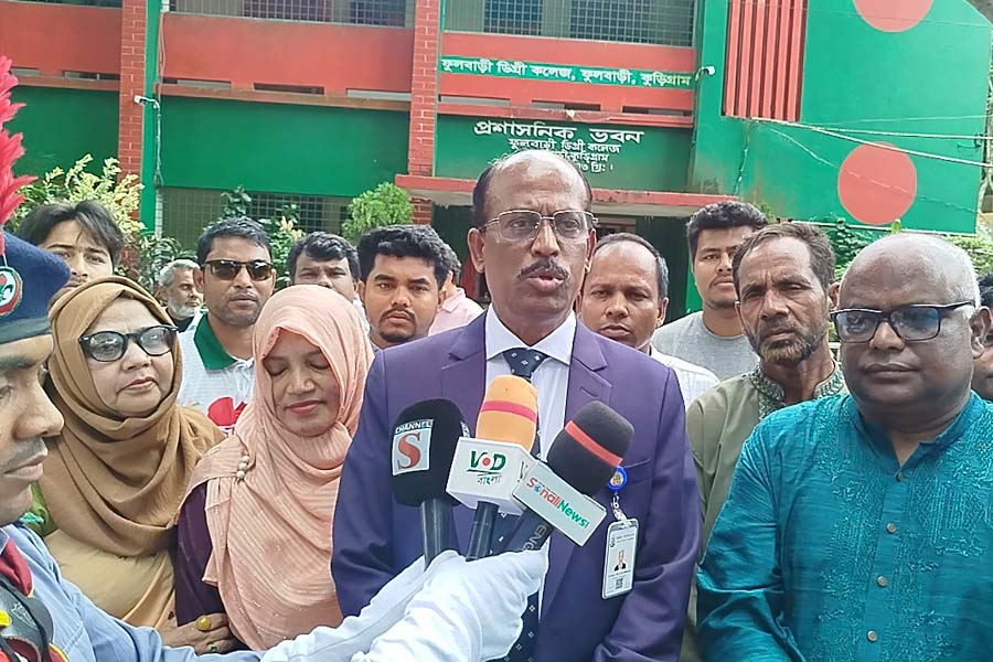 ফুলবাড়ী ডিগ্রী কলেজ পরিদর্শনে জাতীয় বিশ্ববিদ্যালয়ের প্রো-ভিসি