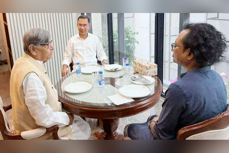 প্রধানমন্ত্রীর সঙ্গে অধ্যাপক আবদুল্লাহ আবু সায়ীদের সাক্ষাৎ